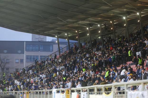 Zenica: Navijači očekuju početak utakmice između Bosne i Hercegovine i Italije