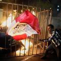 FOTO Nastavak velikih protesta u Peruu: Poginula jedna osoba, ozlijeđeni su deseci policajaca