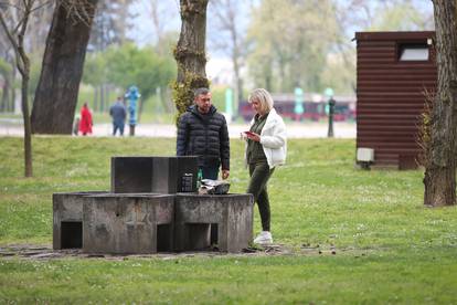 Uskrs po gradovima: U Splitu su se dijelile sirnice, u Vodicama se održao turnir u tucanju jaja...