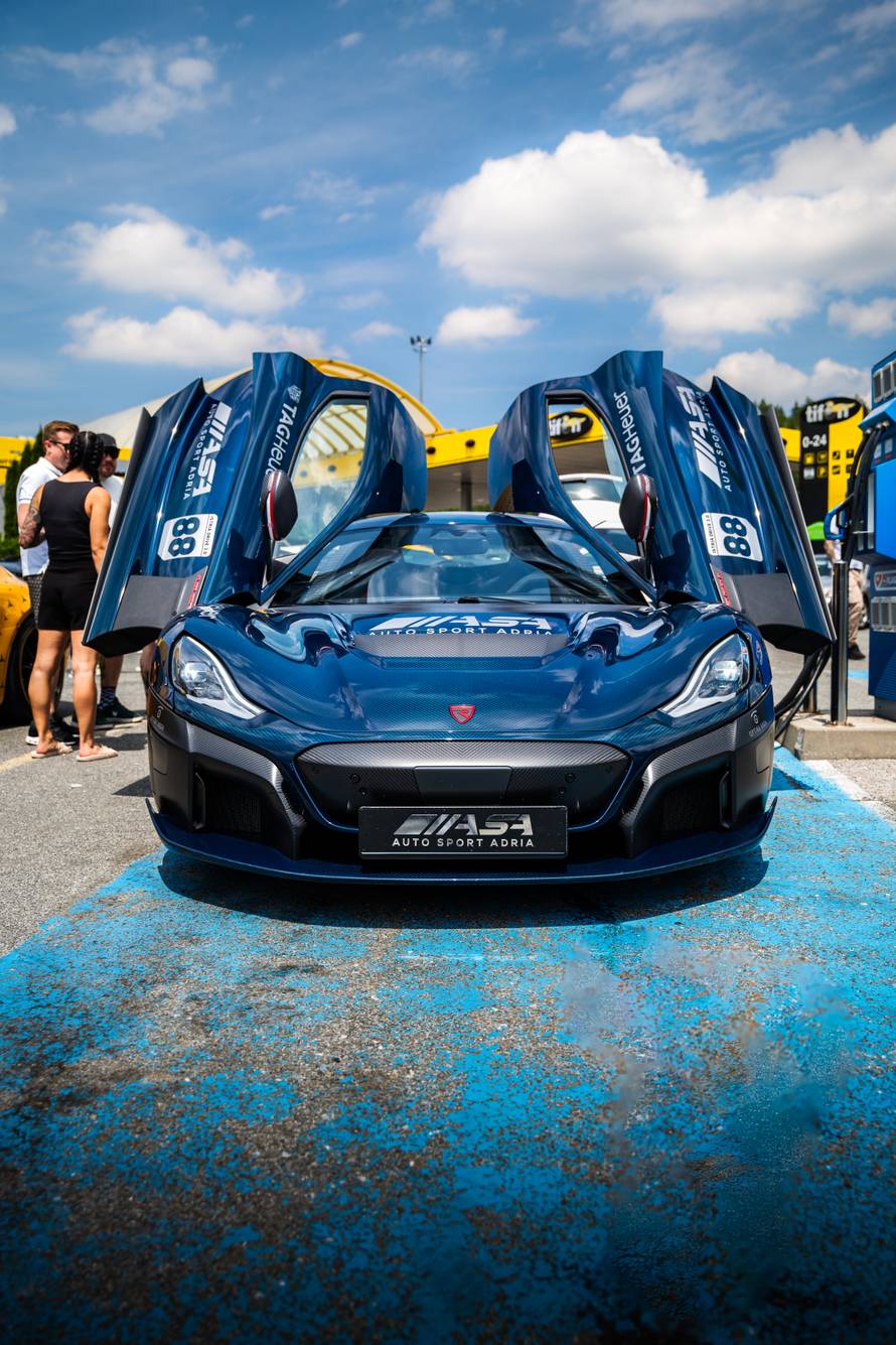 Spektakularni superautomobili protutnjali Gorskim kotarom i napravili spektakl na Grobniku