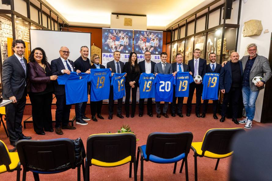 U Rijeci otvorena  nogometna izložba: Imate priliku vidjeti Zlatnu loptu i dresove legendi...