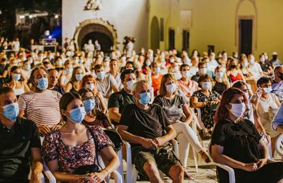 Motovun Film Festival otvoren je uz distancu, maske i rakiju