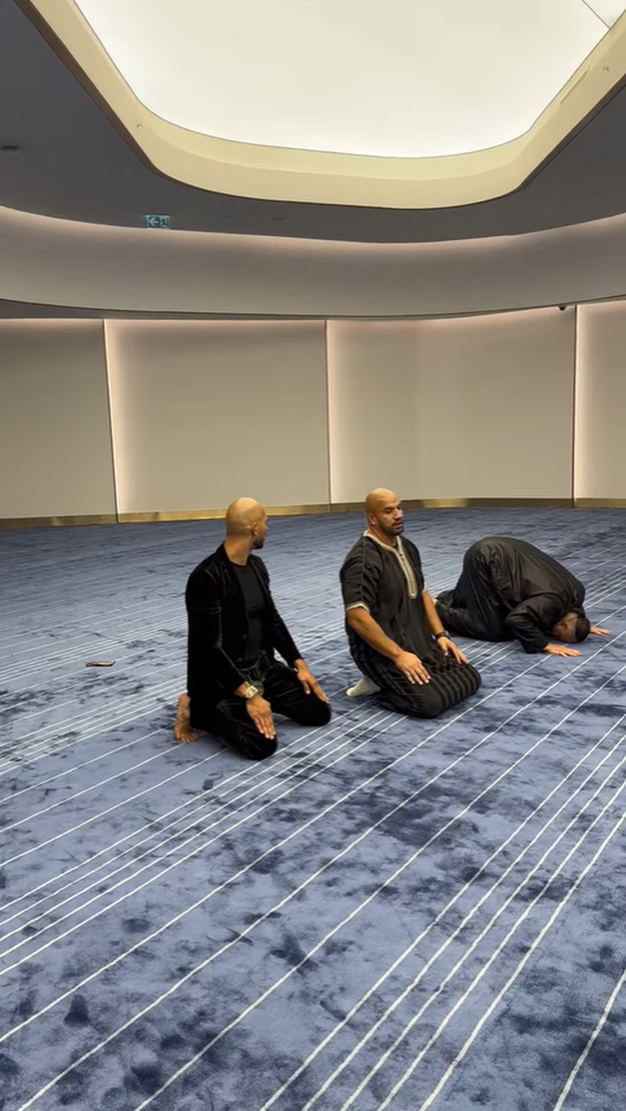 Kontroverzni influencer prešao na drugu religiju: 'On je dobar, ne radi to zbog popularnosti...'