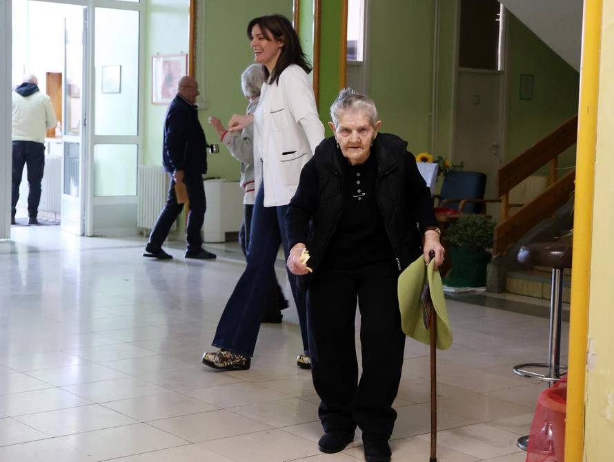 Šibenik: U Cvjetnom domu Ljeposava Periši? proslavila 100. ro?endan