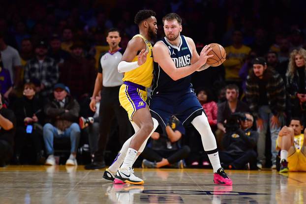 NBA: Dallas Mavericks at Los Angeles Lakers