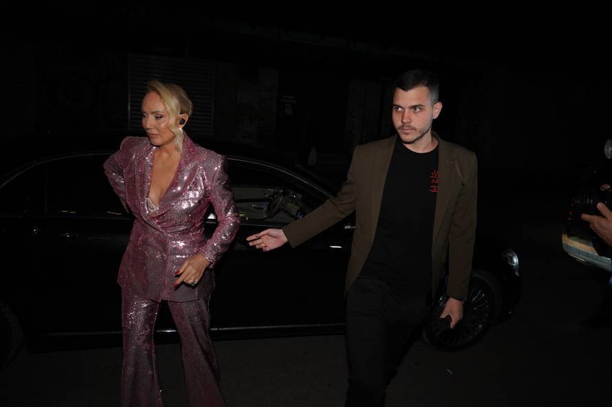 Beograd: Lepa Brena sa sinom na predstavljanju novog glo Hyper Pro uređaja 