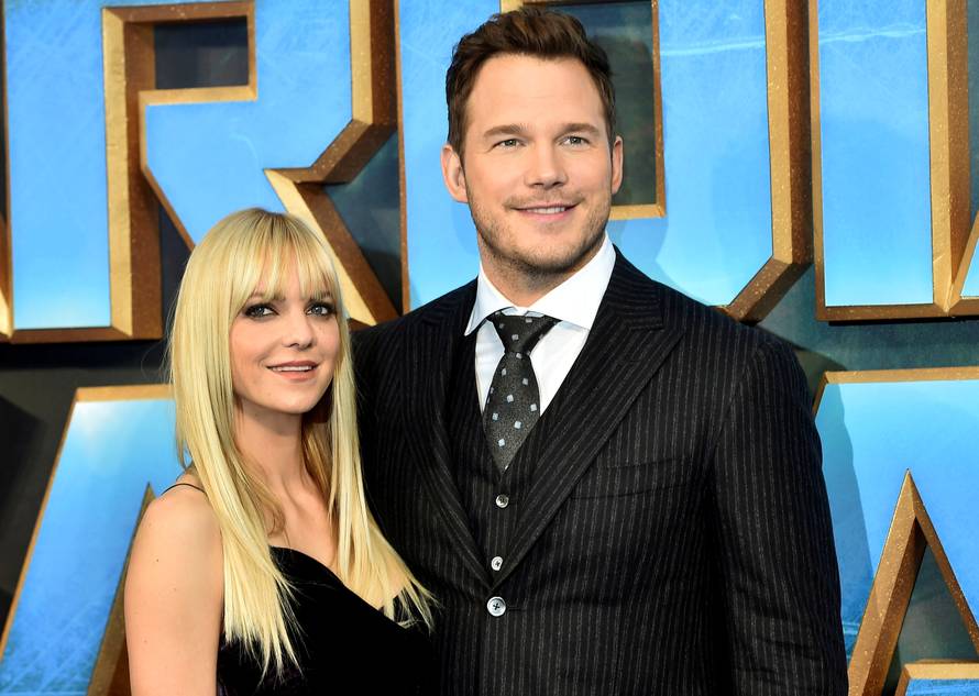 FILE PHOTO Chris Pratt poses with his wife Anna Faris as they attend a premiere of the film "Guardians of the galaxy, Vol. 2" in London
