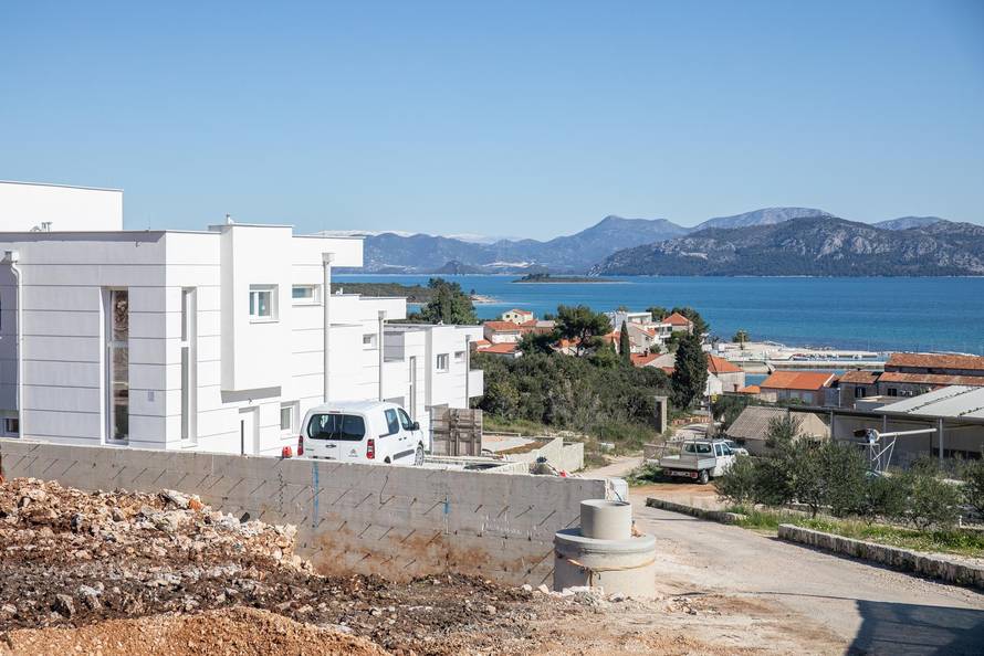 Kompleks Vila koji se gradi u Dračama, jednu od vila gradi i Halid Bešlić