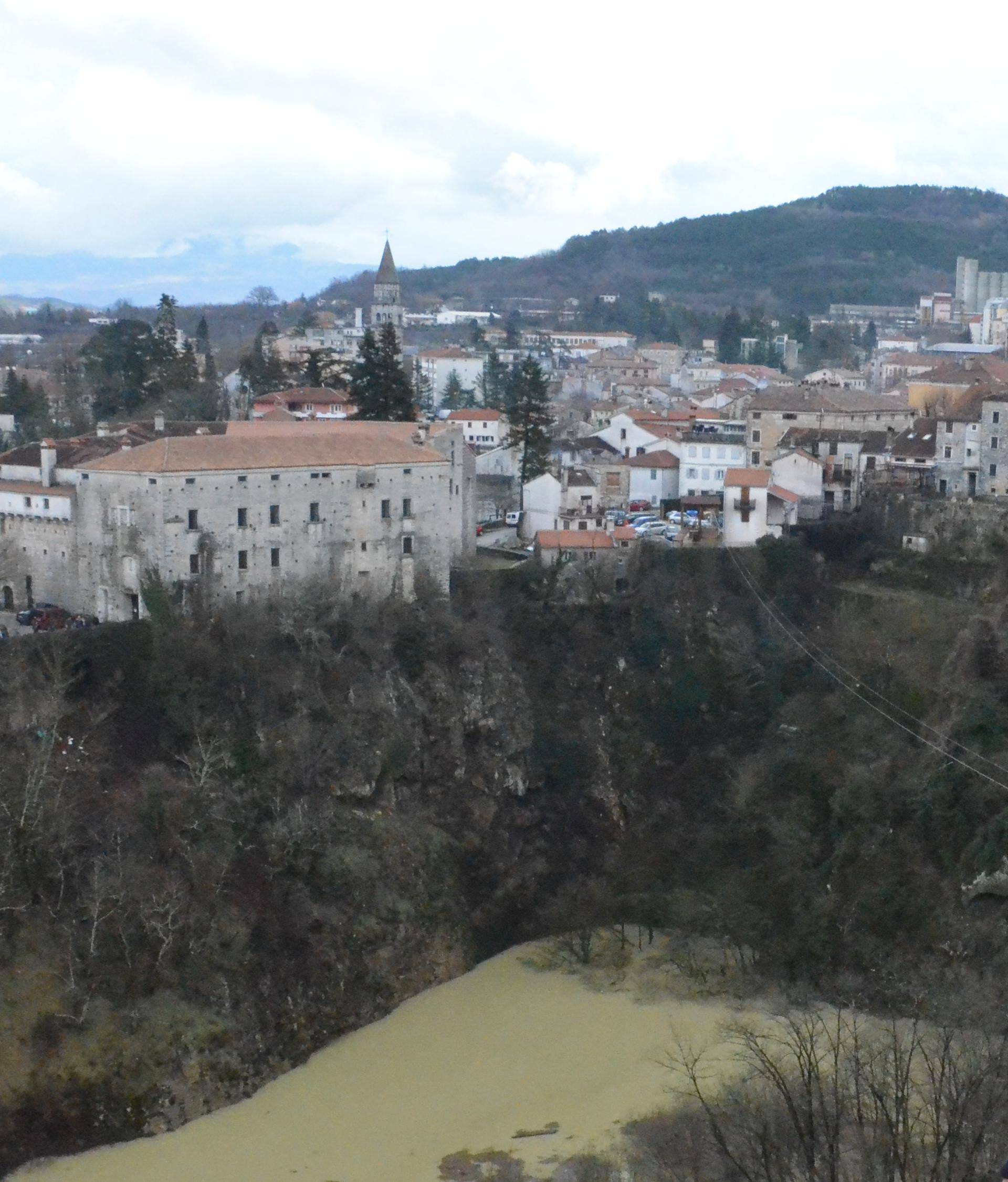 Odroni uz Rašu, Sava poplavila nasip: Poplave i u susjedstvu...