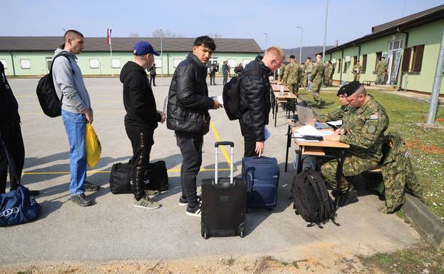 Ministar Anušić i general Kundid na prvom danu TVO-a na Slunju