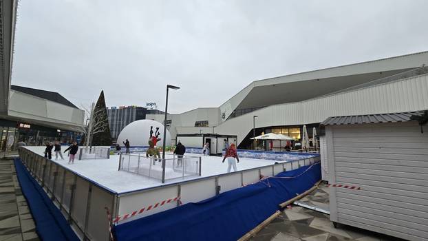 FOTO Pogledajte kako izgledaju adventska klizališta u Hrvatskoj