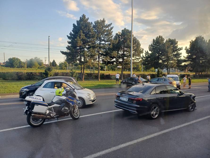 VIDEO Kaos na Branimirovoj u Zagrebu: Sudarilo se pet vozila