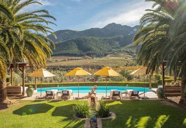 Luksuzni hotel između planina i vinograda nudi romantiku, mir i veličanstveno uređen interijer