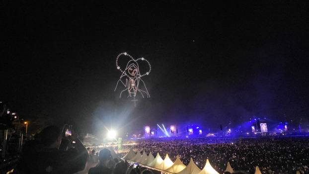 FOTO/VIDEO Spektakl na nebu: Dronovi formirali križ, Gospu...