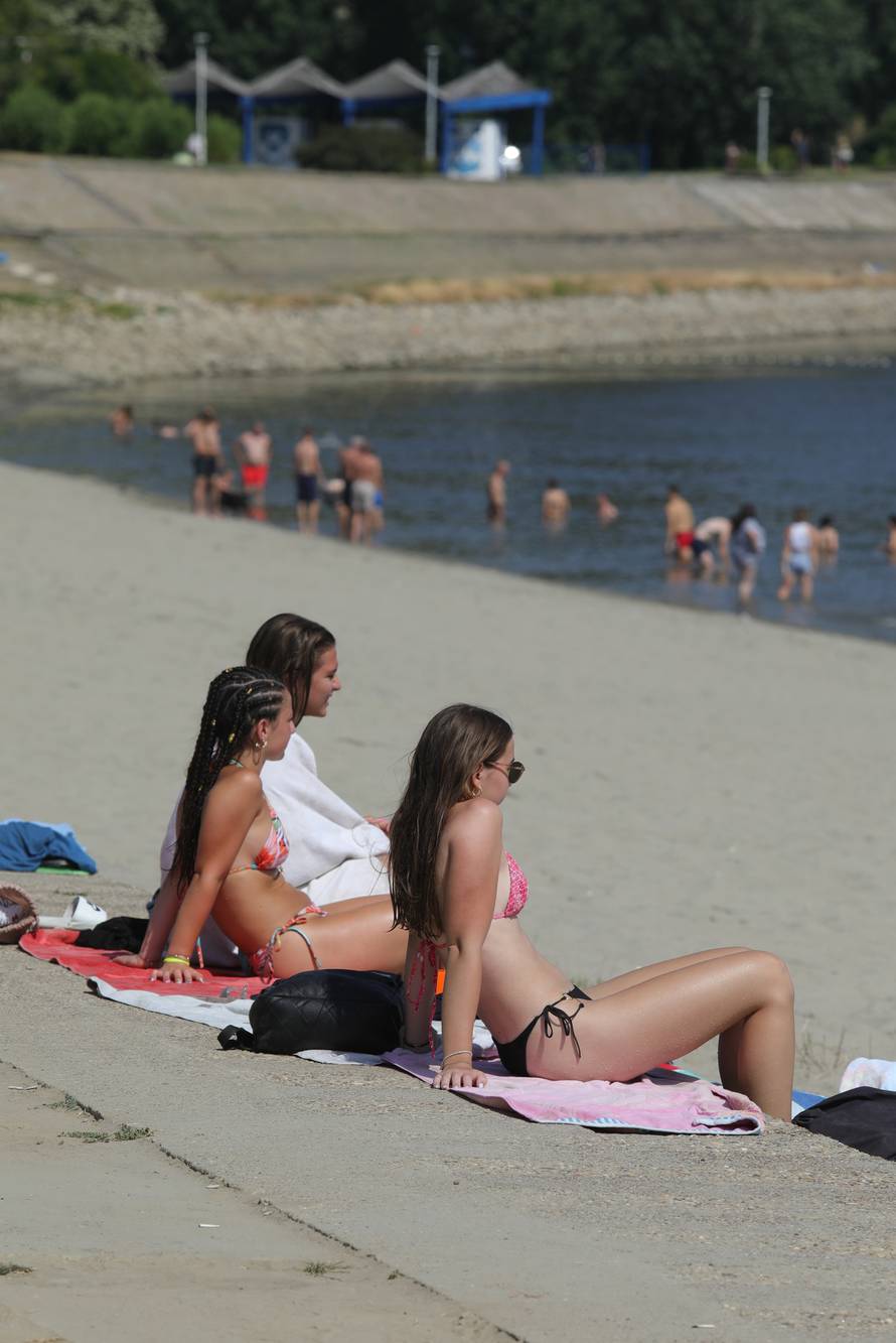 Osijek: Građani potražili osvježenje na Kopiki