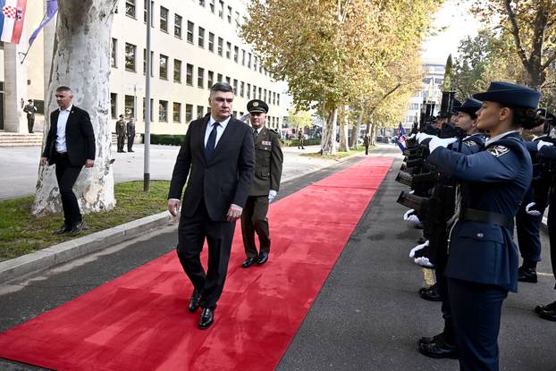 Zagreb: Zoran Milanović stigao na sastanak s načelnikom Glavnog stožera OSRH i suradnicima 
