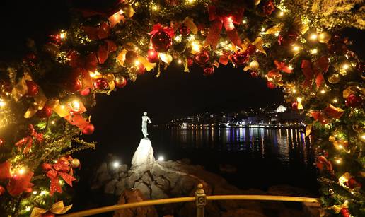 Svijeća nade je upaljena u svim gradovima, pogledajte kako su ukrašeni za ovogodišnji Advent