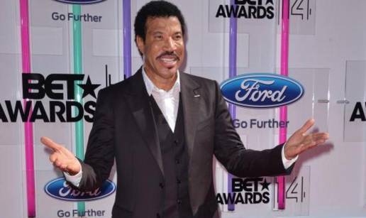 Lionel Richie iza&scaron;ao iz bolnice