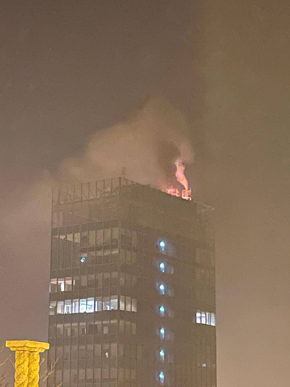 VIDEO Neboder u Zagrebu gorio je zbog amaterske pogreške pirotehničara i zaštitara?