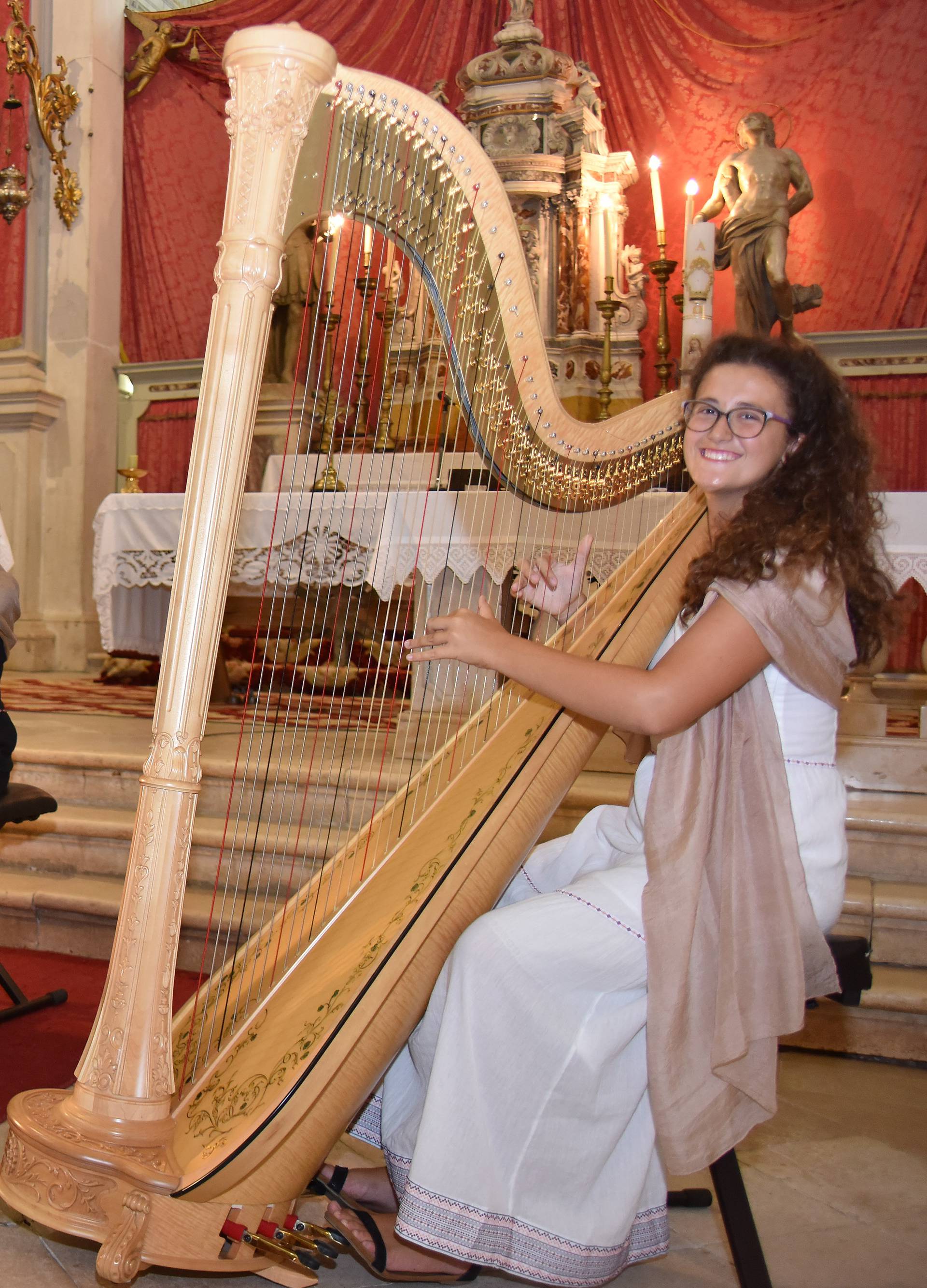 Buje: U crkvi svetog Servula odr??an koncert trija harfi