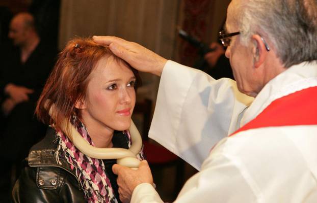 ARHIVA - 2009. Dubrovnik: Pjeva?i na grli?enju u crkvi Svetog Vlaha