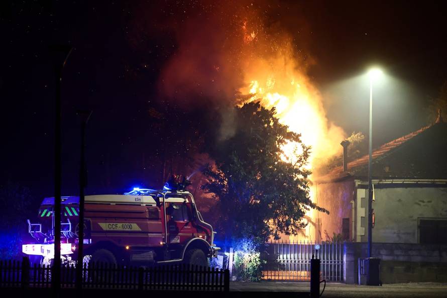 storyeditor/2026-07-24/2026-07-23t220449z-2070521926-rc2xjmabo1k4-rtrmadp-3-europe-weather-france-wildfire.jpg