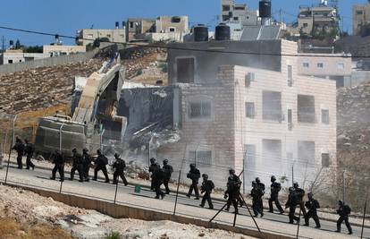 Izraelci u Jeruzalemu ruše ilegalne palestinske zgrade