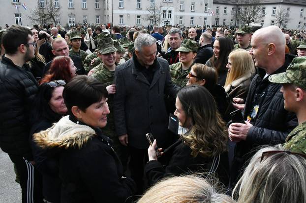 Na svečanoj prisegi ročnika u Požegi pozornost je privukla Diva Perković, kći pjevača Marka Perkovića Thompsona