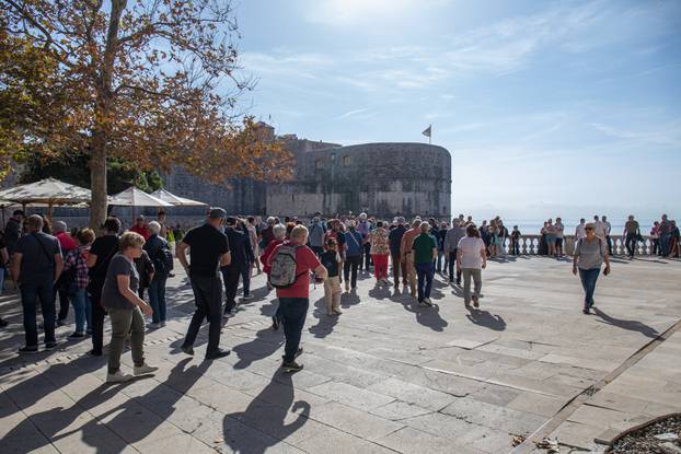 Dubrovnik kao i inače pun turista
