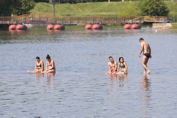 Karlovac: Otvorena sezona kupanja na Foginovom kupalistu