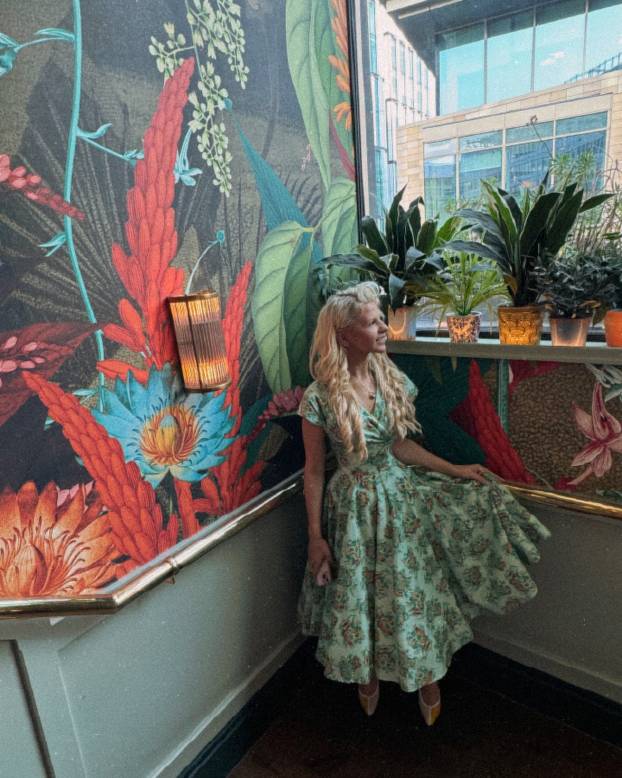 FOTO Mlada ljepotica obožava vintage stil - u retro krpicama donosi seksepil iz 1950-ih