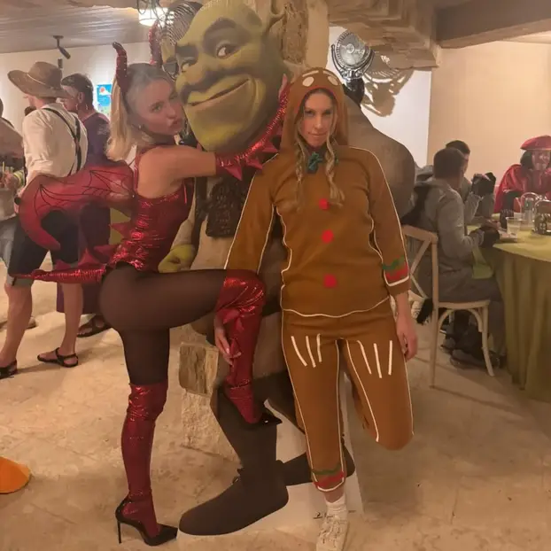 FOTO Kraljica kostima: Sydney Sweeney se maskirala u seksi zmajicu i 'zajahala' Shreka