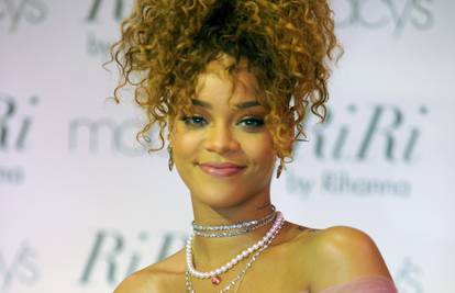 Skoro su je izbacili: Rihanna maltretirala goste u restoranu