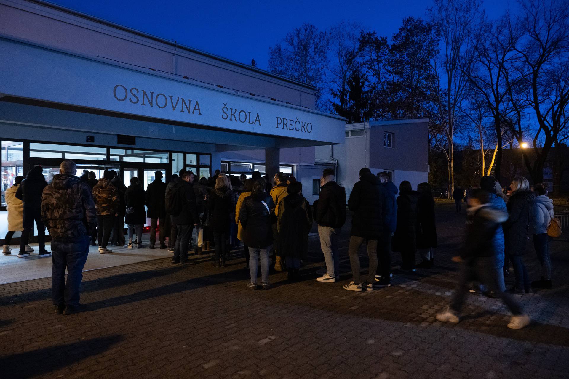 Očajni roditelji učenika škole u Prečkom: 'Pošaljite nam pomoć, ne možemo sami. Molimo vas...'