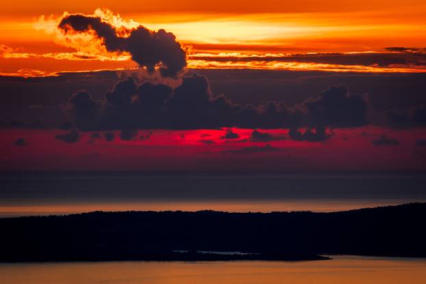 Pogled na zalazak sunca i Split