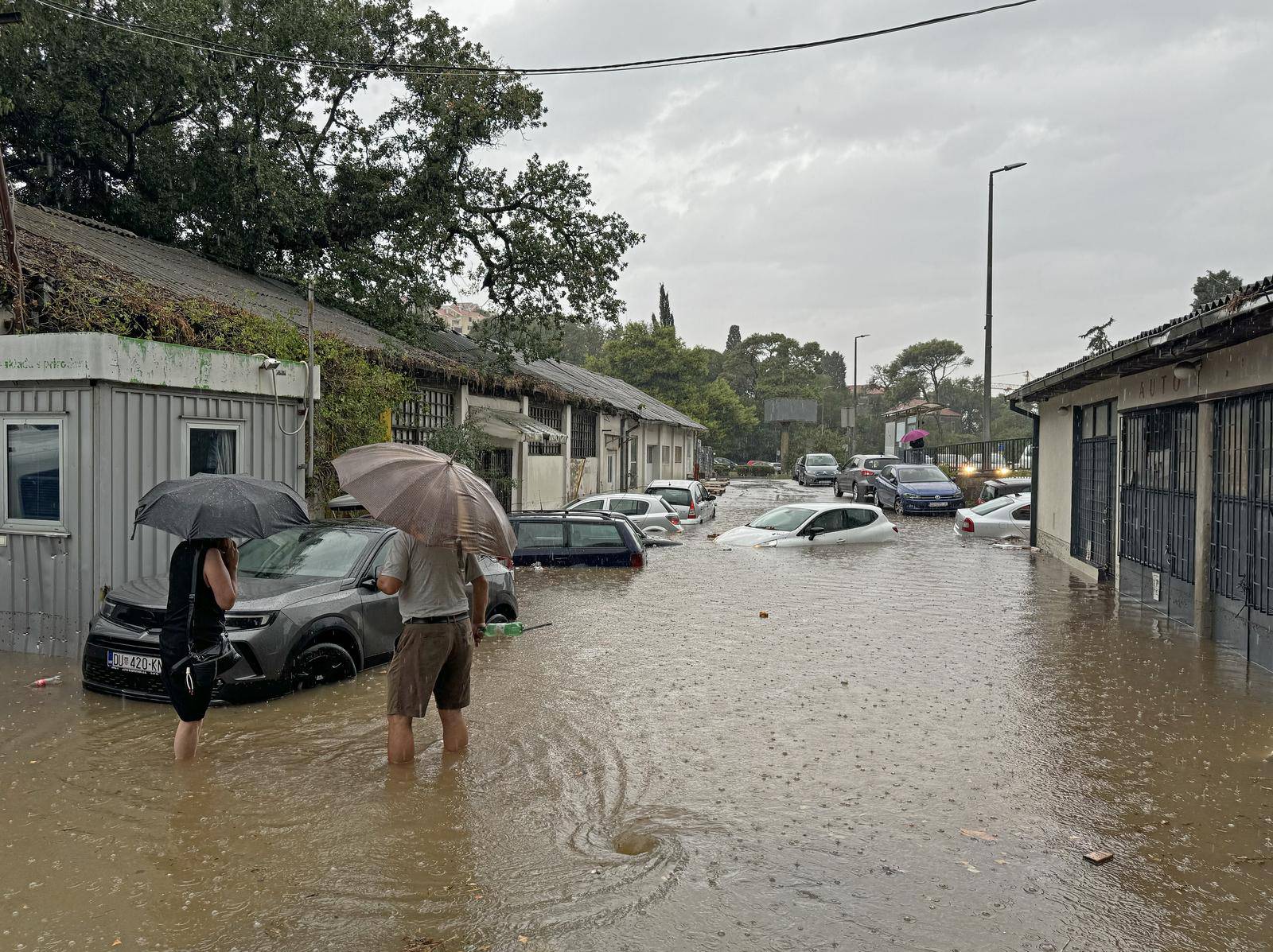 Dubrovnik: Jaka kiša i nevrijeme uzrokovalo poplave u određenim djelovima grada