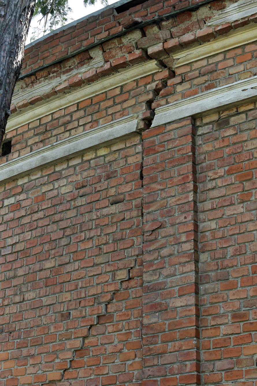 Mirogoj devastiran: U potresu oštećeno čak 6000 grobova...