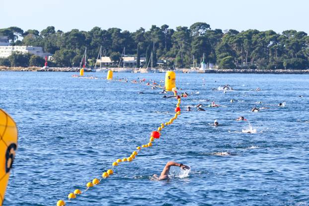 Održana plivačka manifestacija Porečki delfin