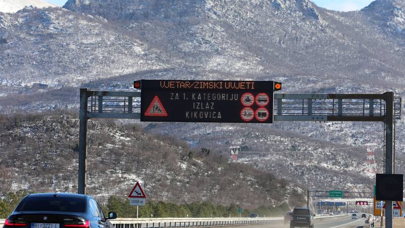 Omejitve na hrvaških cestah zaradi močnega vetra in mokrih vozišč