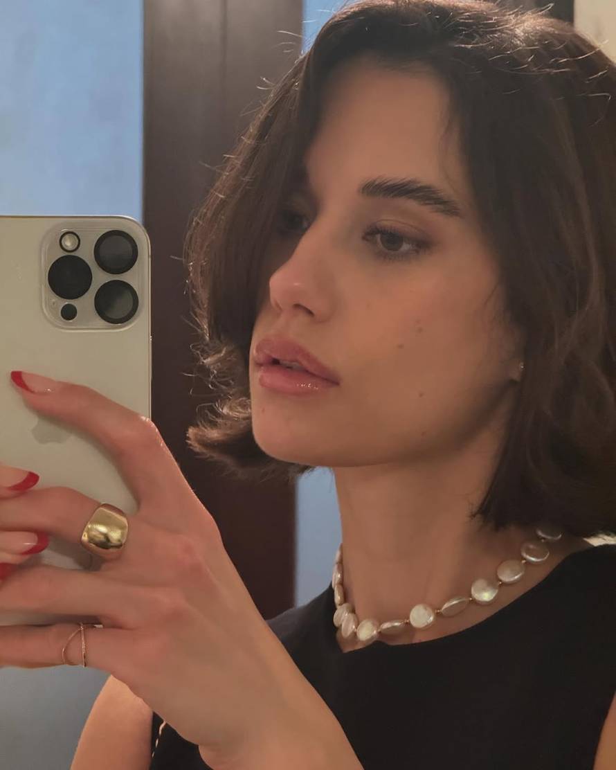 Možete li prepoznati čija je ovo kći? Odgojio ju je slavni otac nakon prerane smrti majke...