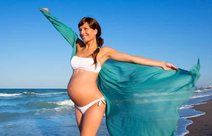 Mitovi o ljetnim trudnoćama: More ne šteti i bebi nije vruće