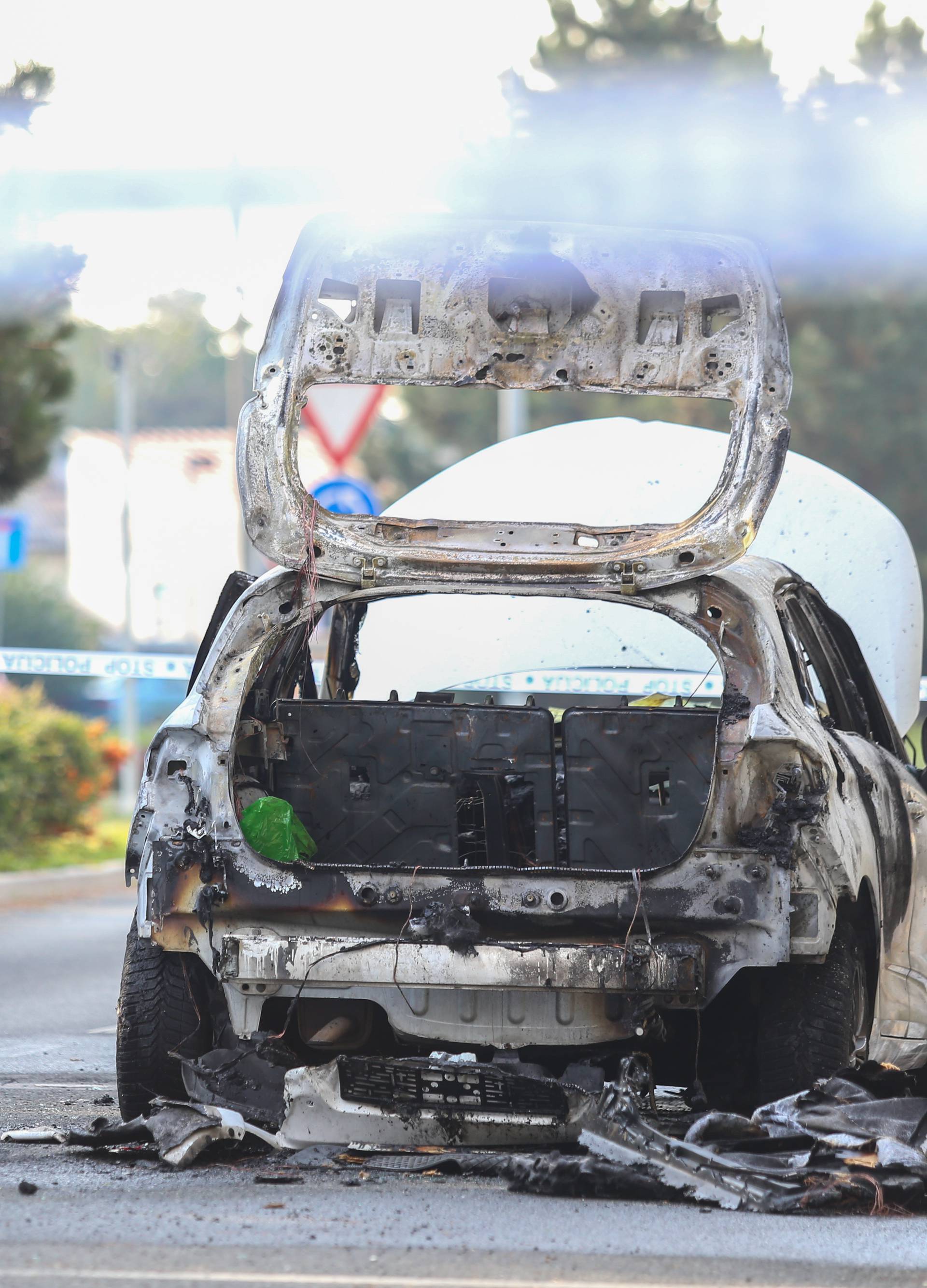 Zapalili auto Ubera: Dvojica su pritvorena, dvojica puštena