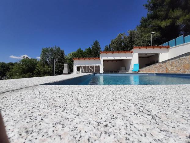 FOTO U Rijeci prodaju ovu kuću od 24 kvadrata za 500.000 €: 'Uživajte u pogledu na more'