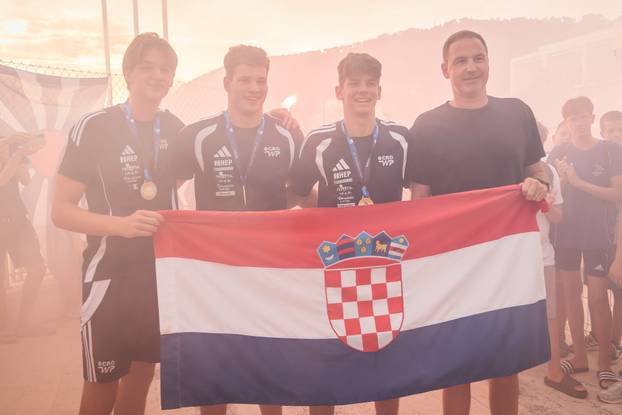 Hrvatski U-18 vaterpolisti dočekani u Splitu nakon osvajanja svjetskog zlata