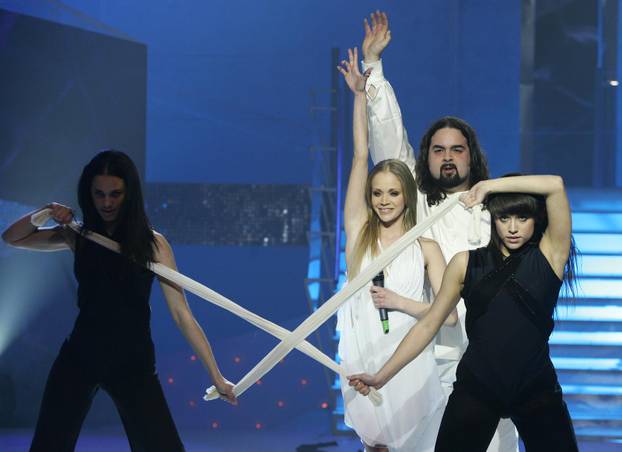 ARHIVA - Boris Novković s pjesmom 'Vukovi umiru sami' pobijedio na Dori 2005.