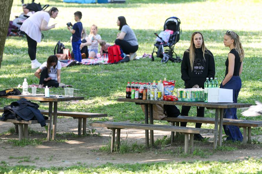 Zagreb: Građani i na Bundeku uz roštilj slave praznik rada 