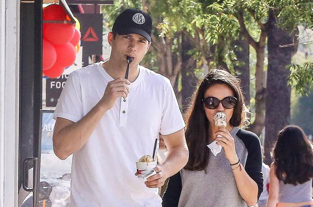 *PREMIUM EXCLUSIVE* Ashton Kutcher and Mila Kunis expecting second child!