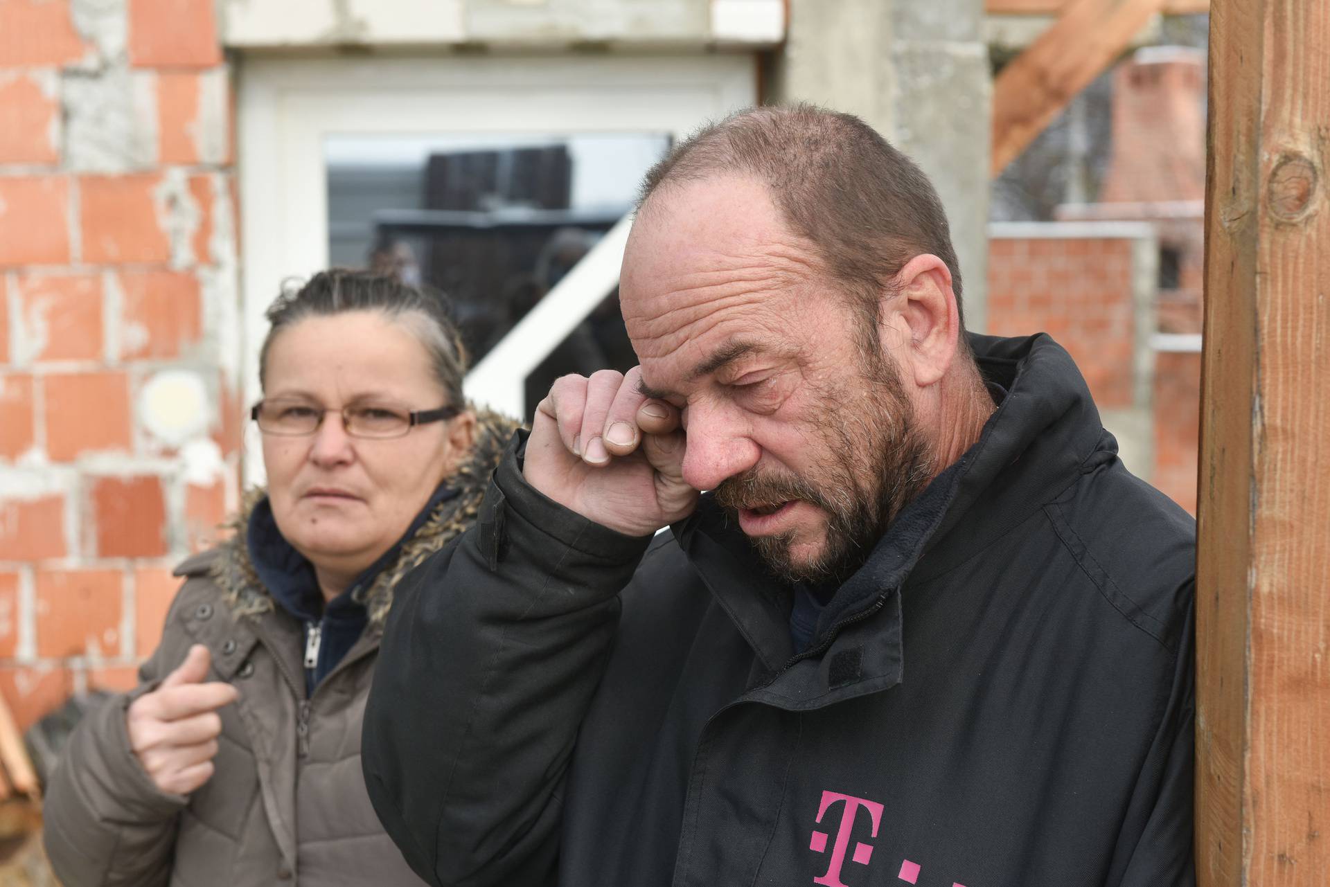 Potres im uzeo dom: S trojkama u kontejneru čekamo Božić