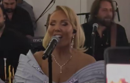 Lepa Brena zapjevala na svadbi u Splitu: 'Pitaj Boga koliko ih je koštalo da im ona pjeva'