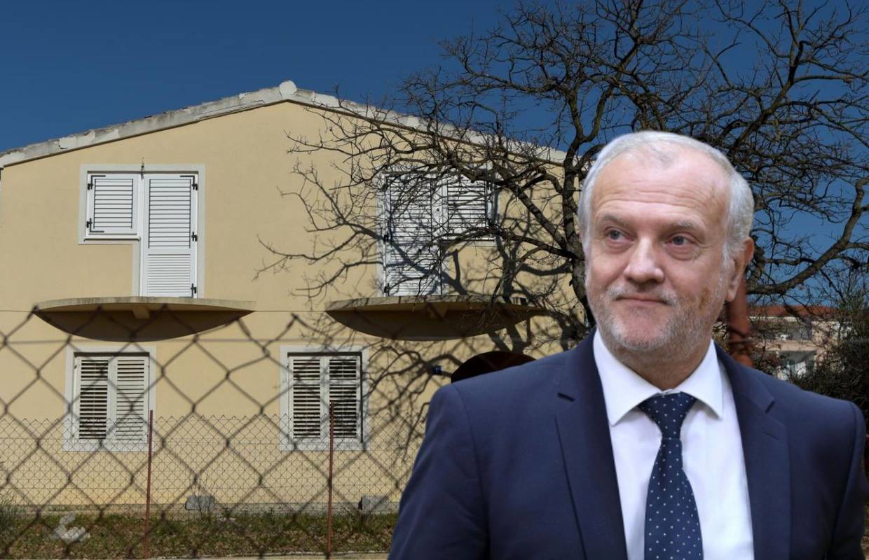Ministar Bošnjaković zatajio je 300 m2 dvorišta u Biogradu!